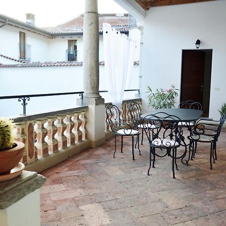 Villa Maghetti - Modernized Flat In Historic Palazzo In The Center Of Luino Kültér fotó