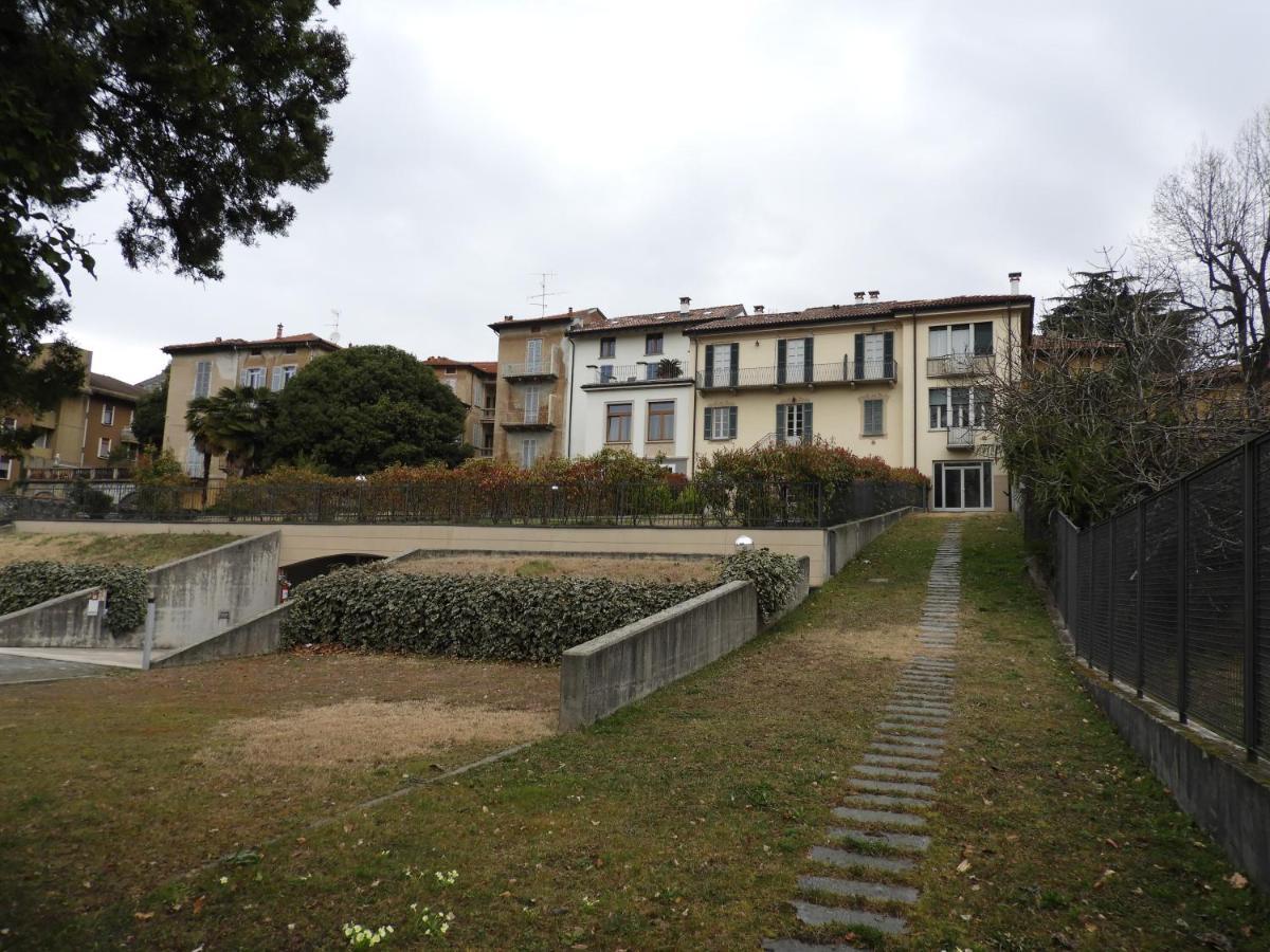 Villa Maghetti - Modernized Flat In Historic Palazzo In The Center Of Luino Kültér fotó