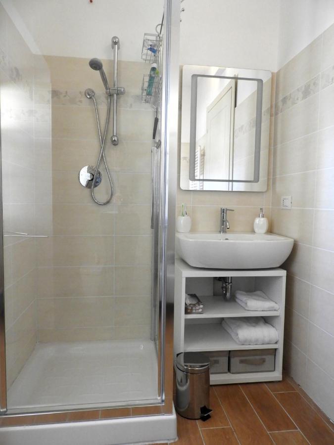 Villa Maghetti - Modernized Flat In Historic Palazzo In The Center Of Luino Kültér fotó