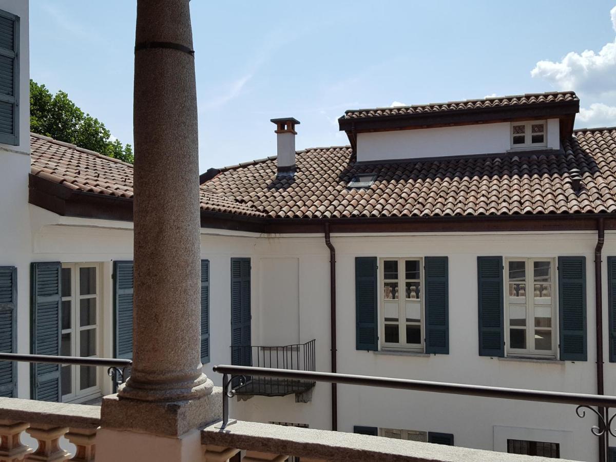 Villa Maghetti - Modernized Flat In Historic Palazzo In The Center Of Luino Kültér fotó