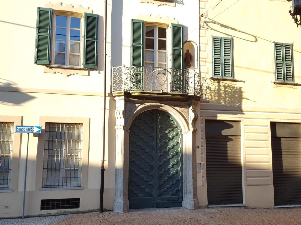 Villa Maghetti - Modernized Flat In Historic Palazzo In The Center Of Luino Kültér fotó