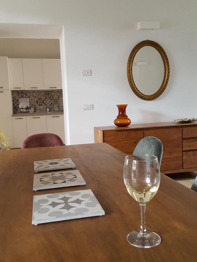 Villa Maghetti - Modernized Flat In Historic Palazzo In The Center Of Luino Kültér fotó