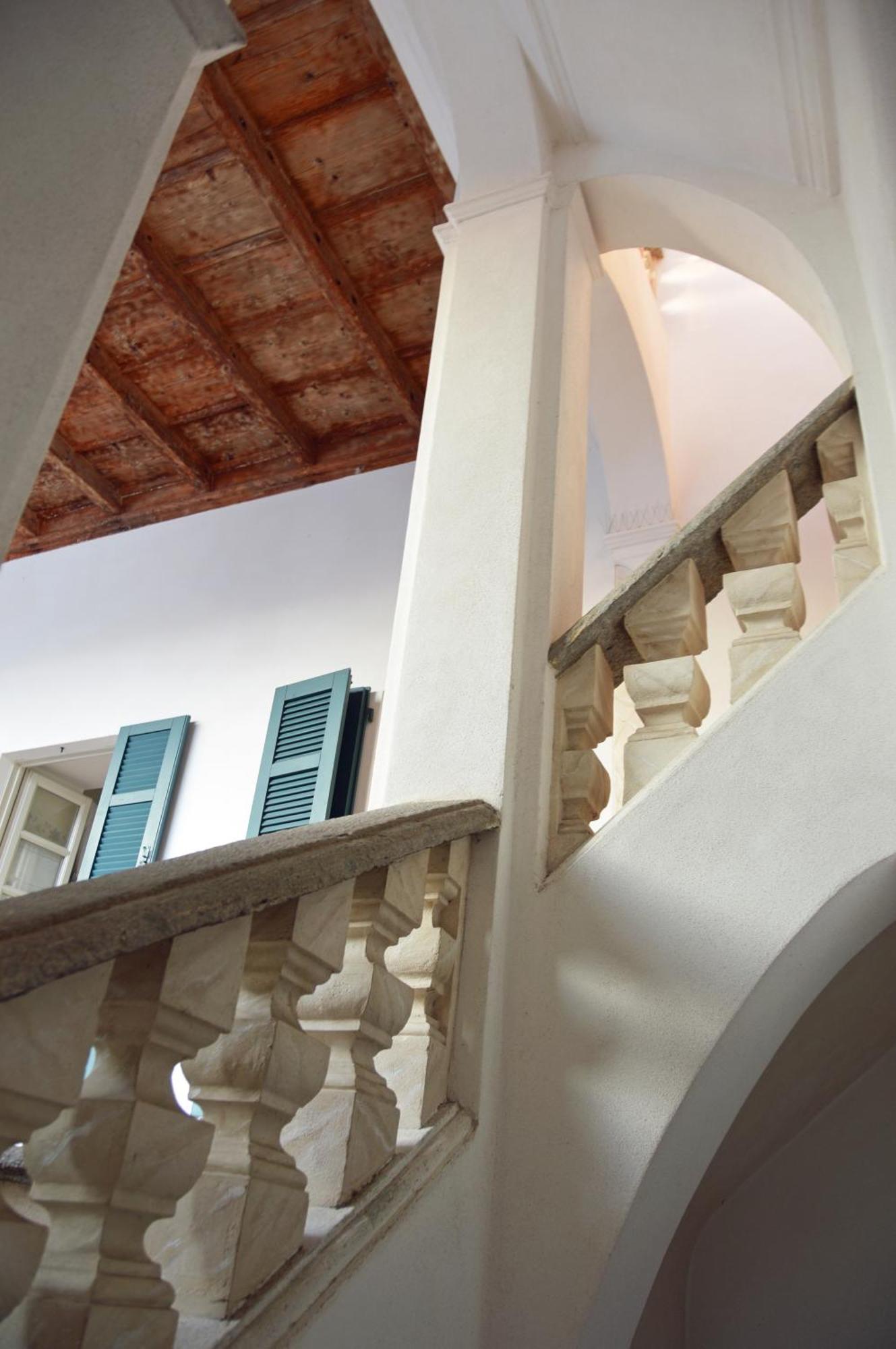Villa Maghetti - Modernized Flat In Historic Palazzo In The Center Of Luino Kültér fotó